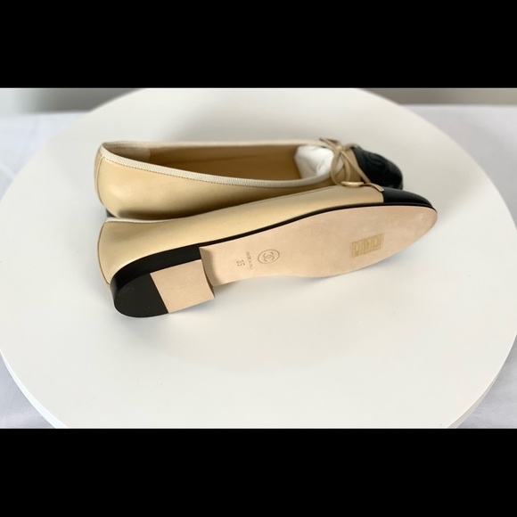 CHANEL Rare Aged Lambskin Cap Toe CC Ballerina Flats. New with tags, never worn. - Picture 14 of 15